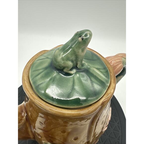 Vintage Henriksen Handpainted Classic Majolica Ceramic Frog Lily Pads Teapot - Picture 6 of 11
